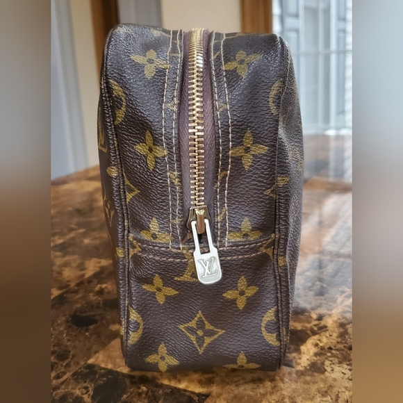 LOUIS VUITTON TROUSSE 28 COSMETIC BAG - Picture 4 of 16
